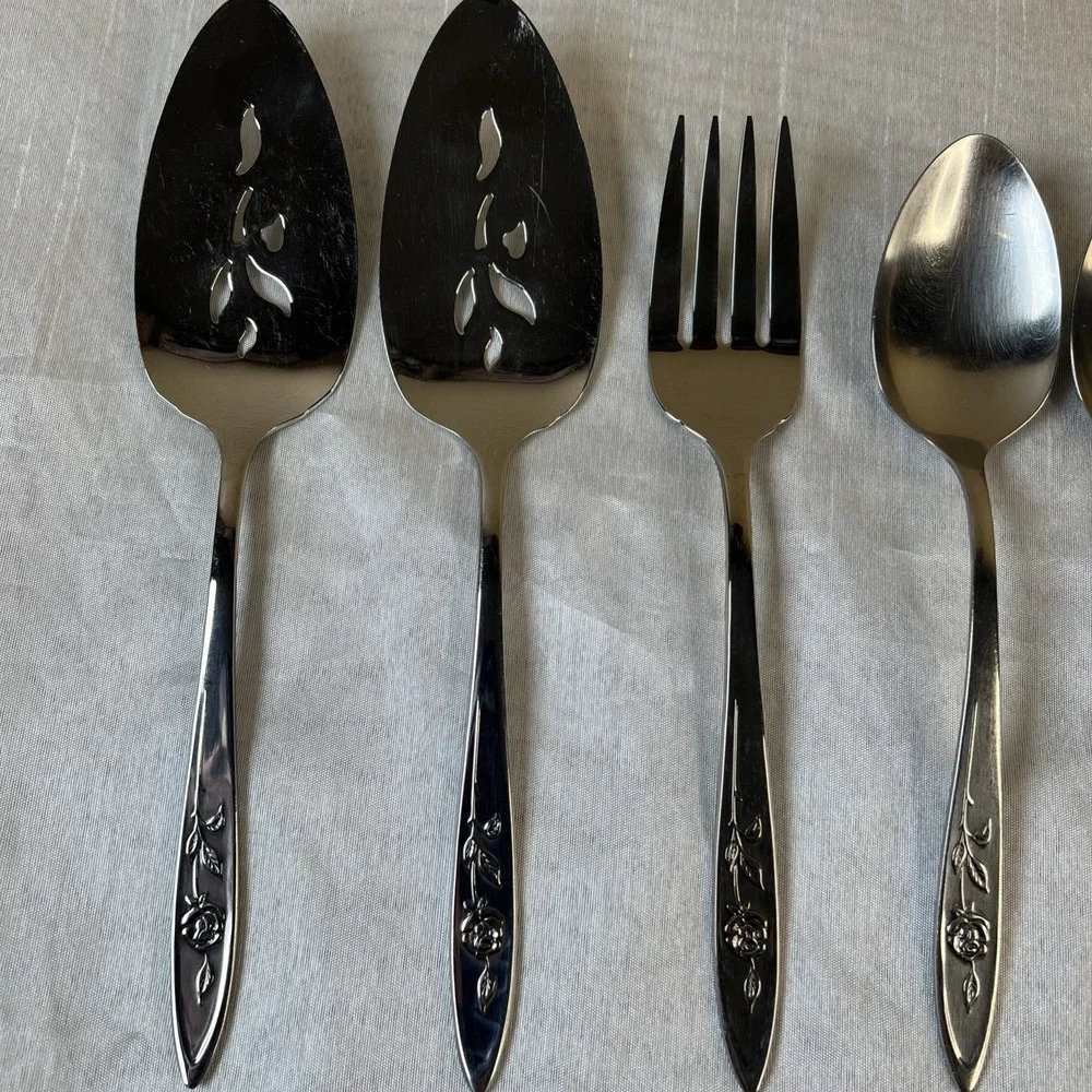 ONEIDA Stainless Community MY ROSE 8Pc. Flatware  Serving Set -Pie Fork USA Made